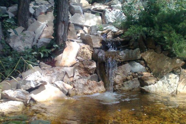 tó patakkal,csobogóval (4)